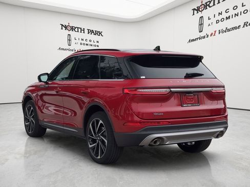 New 2026 Lincoln Corsair Reserve FWD image 5