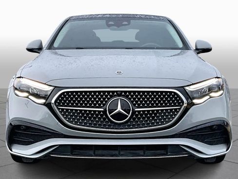 Used 2025 Mercedes-Benz E 350 4MATIC Sedan image 3