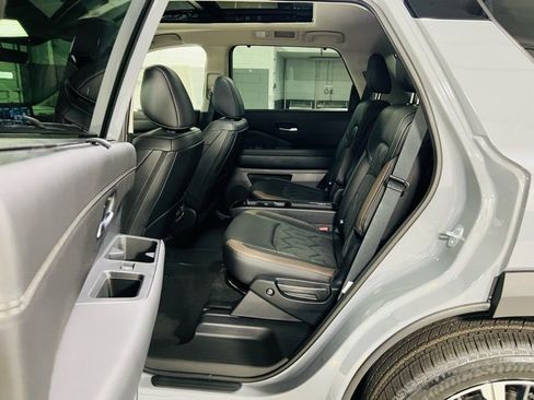 New 2026 Nissan Pathfinder Platinum image 28