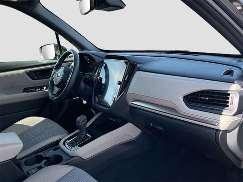 Used 2025 Subaru Forester Premium image 28
