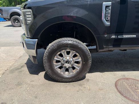 Used 2018 Ford F250 Lariat w/ Lariat Ultimate Package AWD/4WD image 16