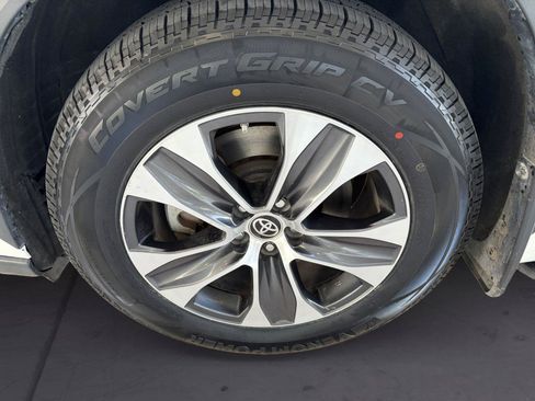 Used 2021 Toyota Highlander XLE FWD image 14