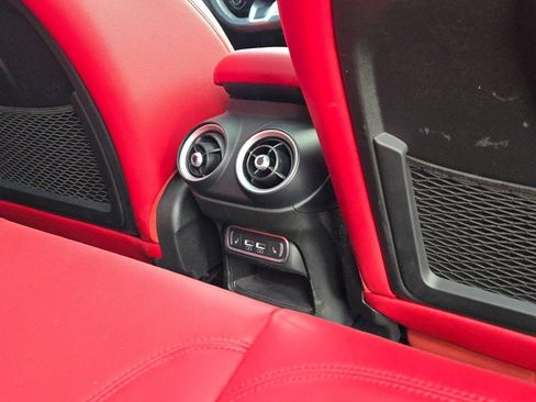 Used 2022 Alfa Romeo Stelvio Veloce image 11