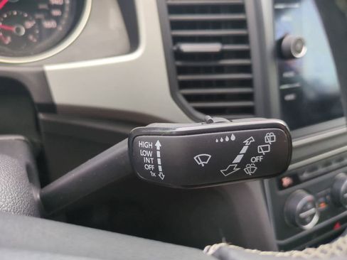 Used 2021 Volkswagen Atlas Cross Sport SE w/ Panoramic Sunroof Package image 27