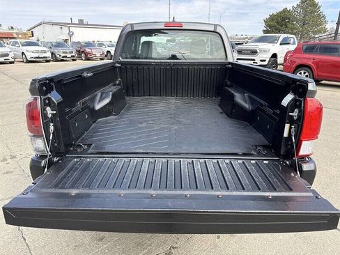 Used 2016 Toyota Tacoma SR image 18