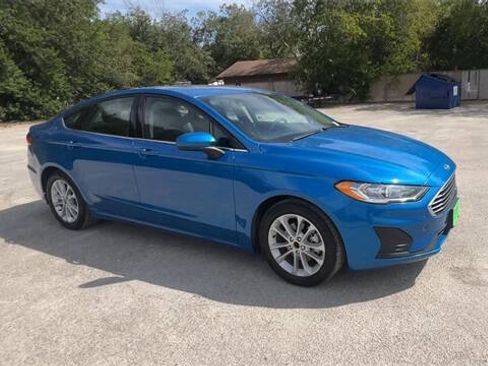Used 2020 Ford Fusion SE image 2