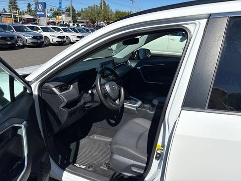 Used 2019 Toyota RAV4 LE w/ Carpet Mat Package AWD/4WD image 13