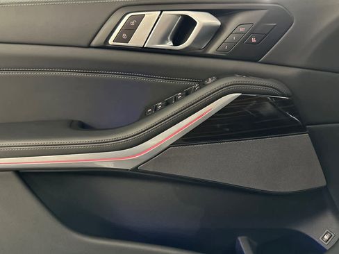 Used 2024 BMW X5 xDrive50e image 12