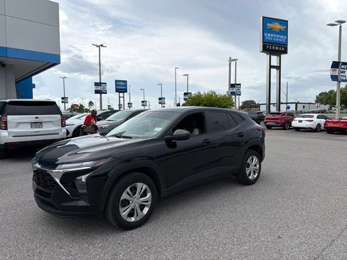 Used 2024 Chevrolet Trax LS FWD image 11