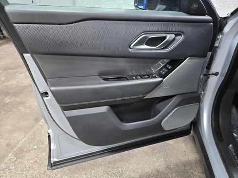 Used 2019 Land Rover Range Rover Velar S AWD/4WD image 7