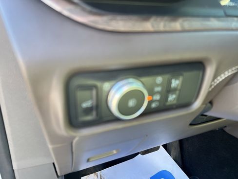 Used 2020 Ford Explorer Platinum w/ Premium Technology Package image 24