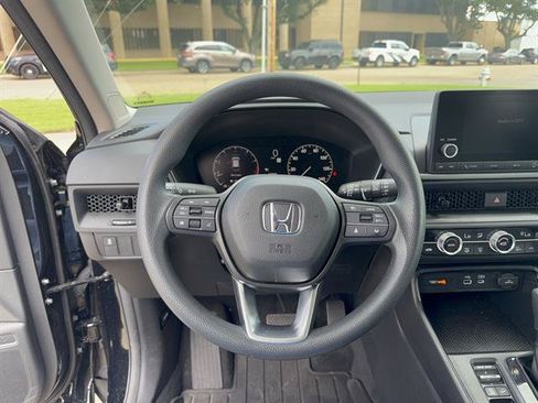Used 2025 Honda CR-V EX image 11
