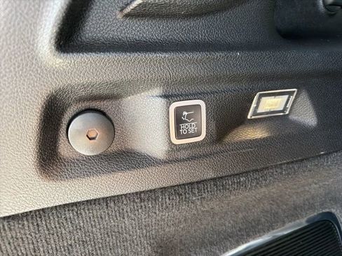 Used 2023 Jeep Grand Cherokee L Overland image 9