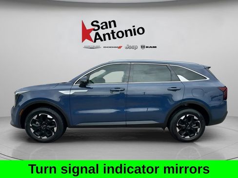 Used 2025 Kia Sorento S AWD/4WD image 8