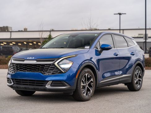 Used 2023 Kia Sportage EX image 3