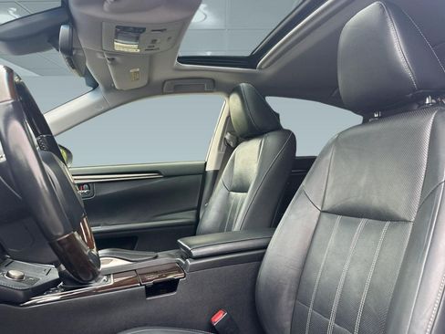 Used 2016 Lexus ES 350 w/ Luxury Package w/Wood Trim FWD image 22