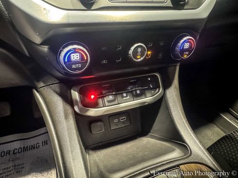 Used 2023 GMC Acadia SLE w/ Elevation Edition image 22