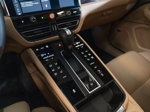 Certified 2026 Porsche Macan AWD/4WD image 26