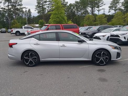 Used 2024 Nissan Altima 2.5 SR FWD image 3