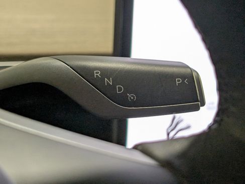 Used 2023 Tesla Model 3 Standard Range image 27