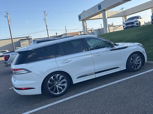 Used 2021 Lincoln Aviator Grand Touring w/ Equipment Group 302A AWD/4WD image 2