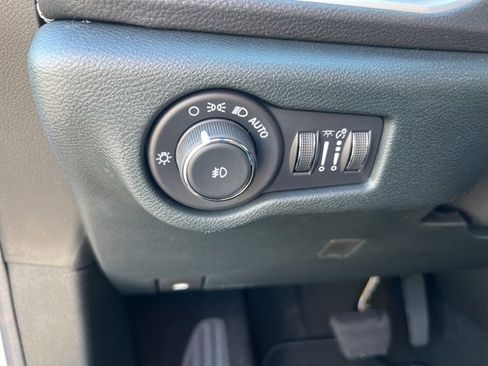 New 2026 Chrysler Pacifica Select image 18