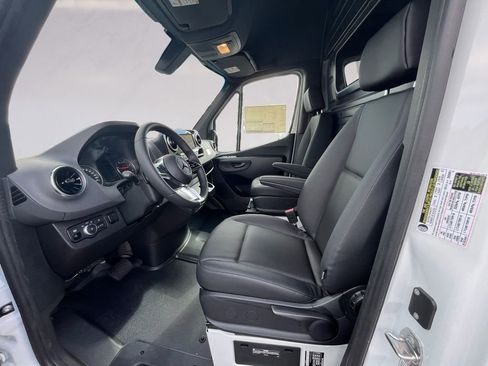 Used 2025 Mercedes-Benz Sprinter 2500 image 7