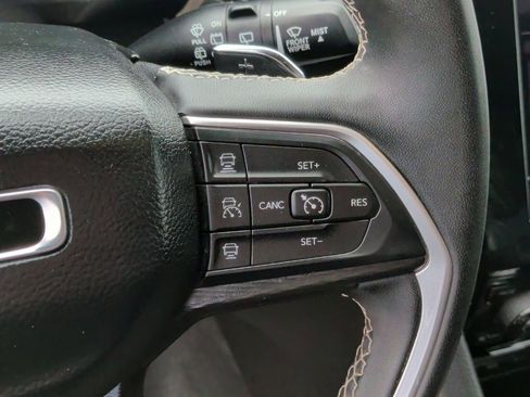 Used 2025 Jeep Grand Cherokee Laredo RWD image 18