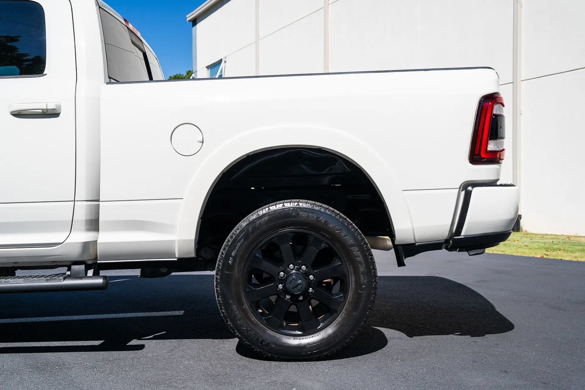 Used 2019 RAM 2500 Laramie w/ Night Edition AWD/4WD image 5