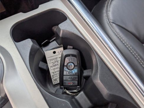 Used 2022 Ford Explorer XLT w/ Equipment Group 202A image 19