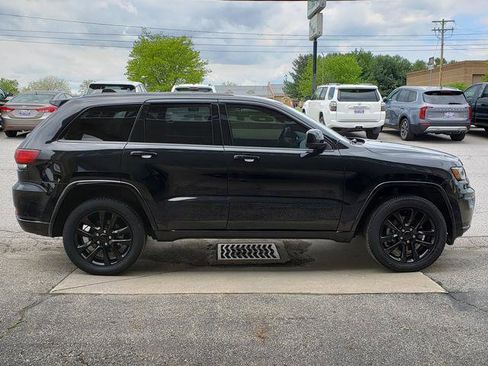 Used 2021 Jeep Grand Cherokee Laredo X AWD/4WD image 7