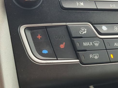 Used 2019 Ford Fusion SEL FWD image 21