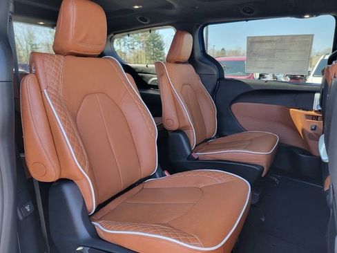 New 2026 Chrysler Pacifica Pinnacle AWD/4WD image 23