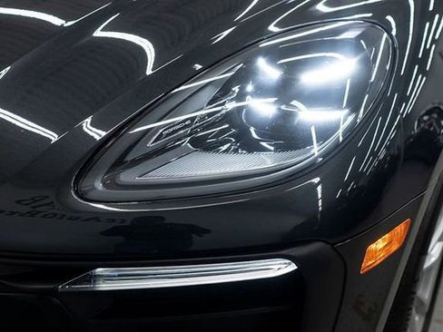 Used 2024 Porsche Macan w/ Premium Plus Package image 41