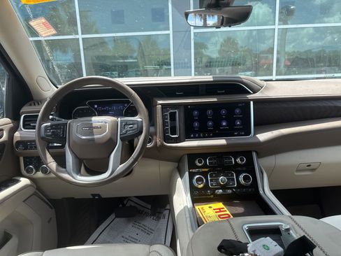 Used 2021 GMC Yukon Denali w/ Denali Premium Package AWD/4WD image 13