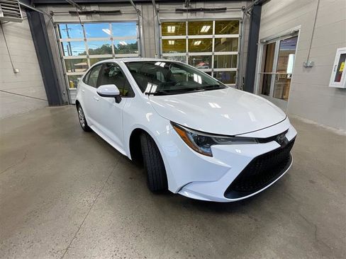 Used 2020 Toyota Corolla LE FWD image 7
