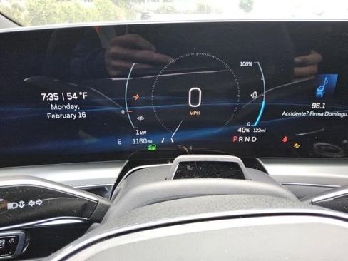 Used 2024 Cadillac Lyriq Luxury image 9