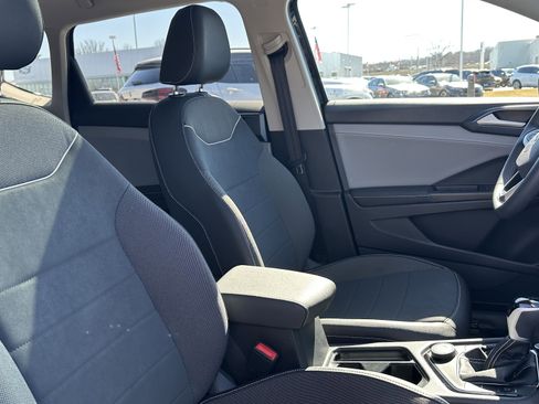 Used 2024 Volkswagen Taos SE w/ Panoramic Sunroof Package image 33