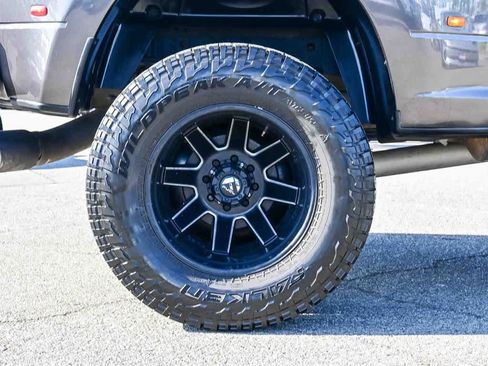 Used 2017 RAM 3500 SLT w/ Luxury Group image 9