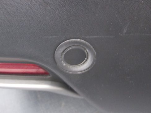 Certified 2018 Ford Explorer XLT w/ Equipment Group 202A image 20