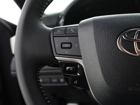 Used 2025 Toyota Camry SE image 24