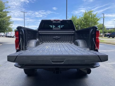 Used 2025 Chevrolet Silverado 2500 ZR2 w/ Technology Package AWD/4WD image 12
