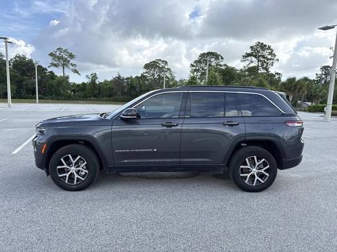 Used 2025 Jeep Grand Cherokee Limited RWD image 6