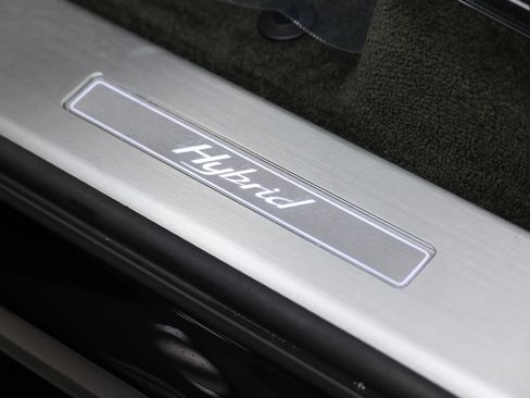 Used 2020 Bentley Bentayga Plug-In Hybrid AWD/4WD image 17