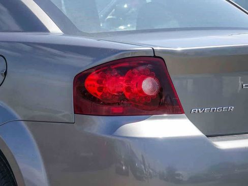 Used 2012 Dodge Avenger SE FWD image 7