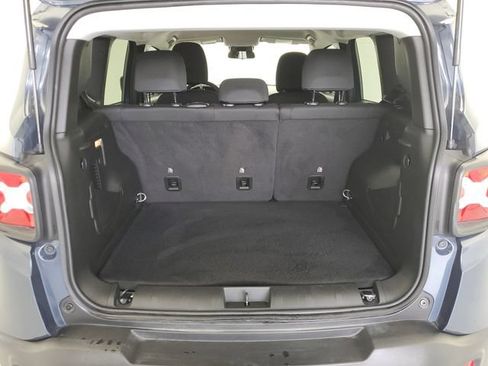 Used 2023 Jeep Renegade Latitude AWD/4WD image 10