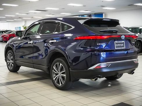 Used 2022 Toyota Venza LE AWD/4WD image 8