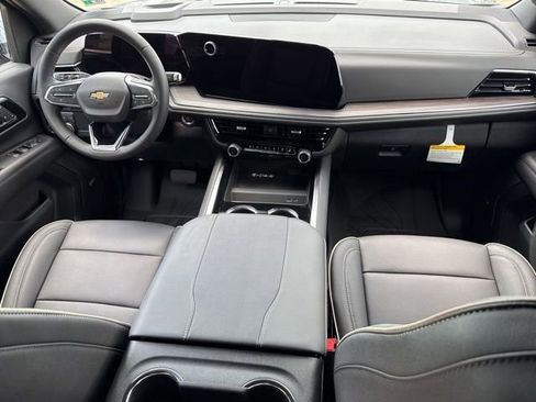 New 2025 Chevrolet Suburban Premier image 22