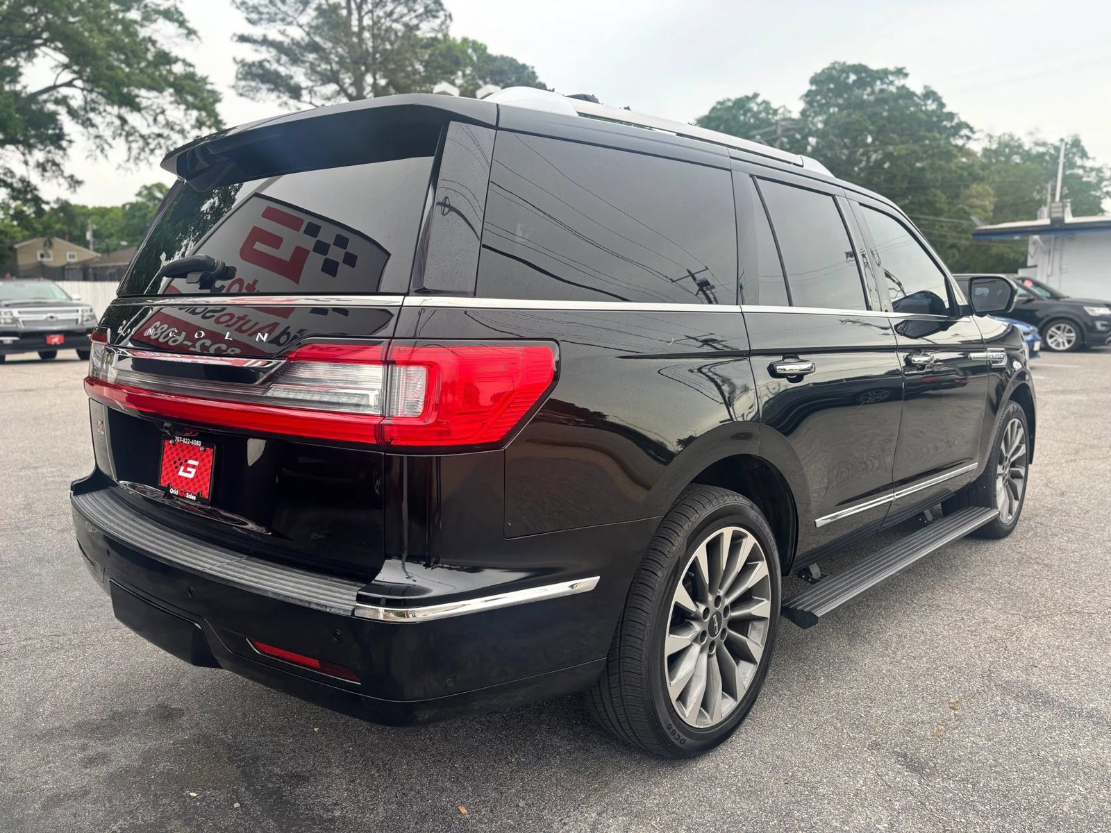 Used 2018 Lincoln Navigator Select w/ Technology Package AWD/4WD image 3