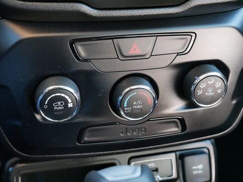 Used 2020 Jeep Renegade Sport image 23